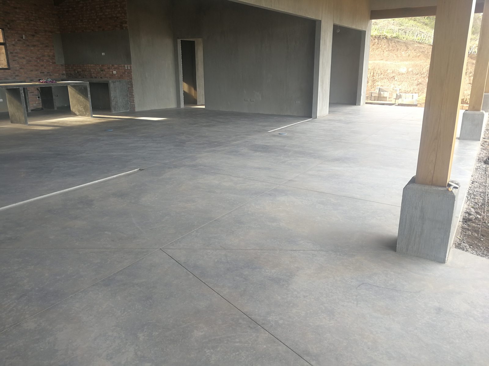 Diseño y asesoría en pisos de concreto residenciales y comerciales