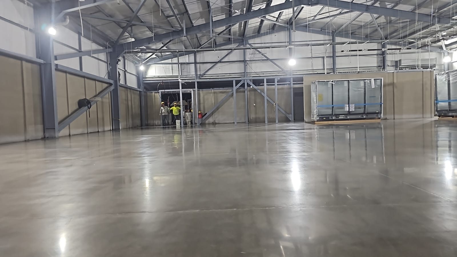 Piso pulido en nave industrial — Concre Costa Rica